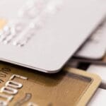デビットカードとクレジットカードの違いを徹底解説!使い方や特徴を比較