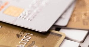 デビットカードとクレジットカードの違いを徹底解説！使い方や特徴を比較