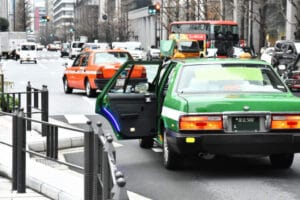 小型タクシーと中型タクシーの違いを徹底解説！選び方のポイントも紹介