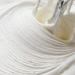 「バタークリームと生クリームの違いとは？あなたはどちらを選ぶ？魅力と特長を徹底解説！」
