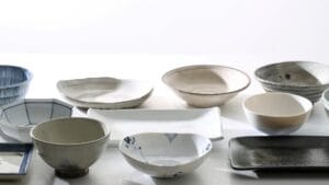 「磁器と陶器の違いを徹底解説！見分け方や特徴を知ろう」