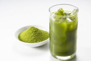 「青汁ケールと大麦若葉の違いを徹底解説!栄養素や効果の比較」