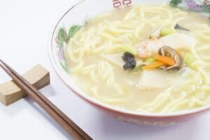 ちゃんぽん と ラーメン の 違い：具材やスープの特徴を徹底解説！