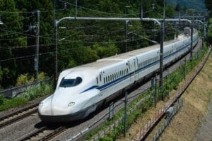 のぞみとひかりの違いを徹底解説!新幹線の特長と活用法