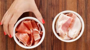 ハムとベーコンの違い:風味・製法・料理への使い方を徹底比較