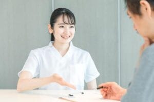 メディカルクラークと医療事務の違いを徹底解説！あなたに合った職業選びの参考に
