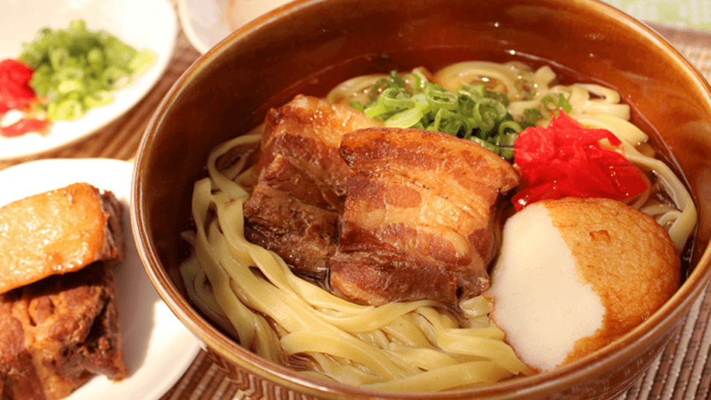 沖縄 そば と ソーキ そば の 違いを徹底解説!味や材料の魅力とは?