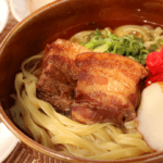 沖縄 そば と ソーキ そば の 違いを徹底解説！味や材料の魅力とは？